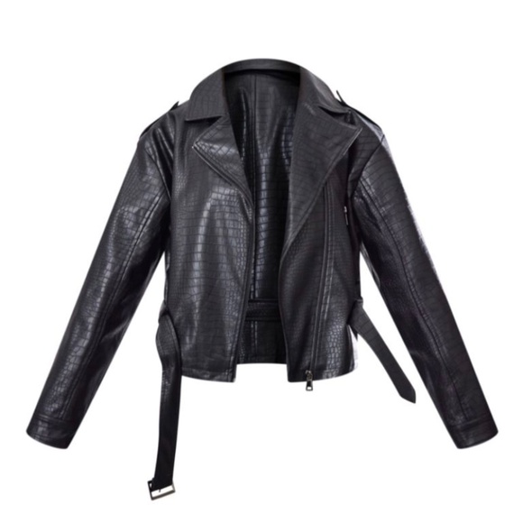 PrettyLittleThing - Black Croc Embossed Oversized Belted Hem Biker Jacket - Picture 9 of 9